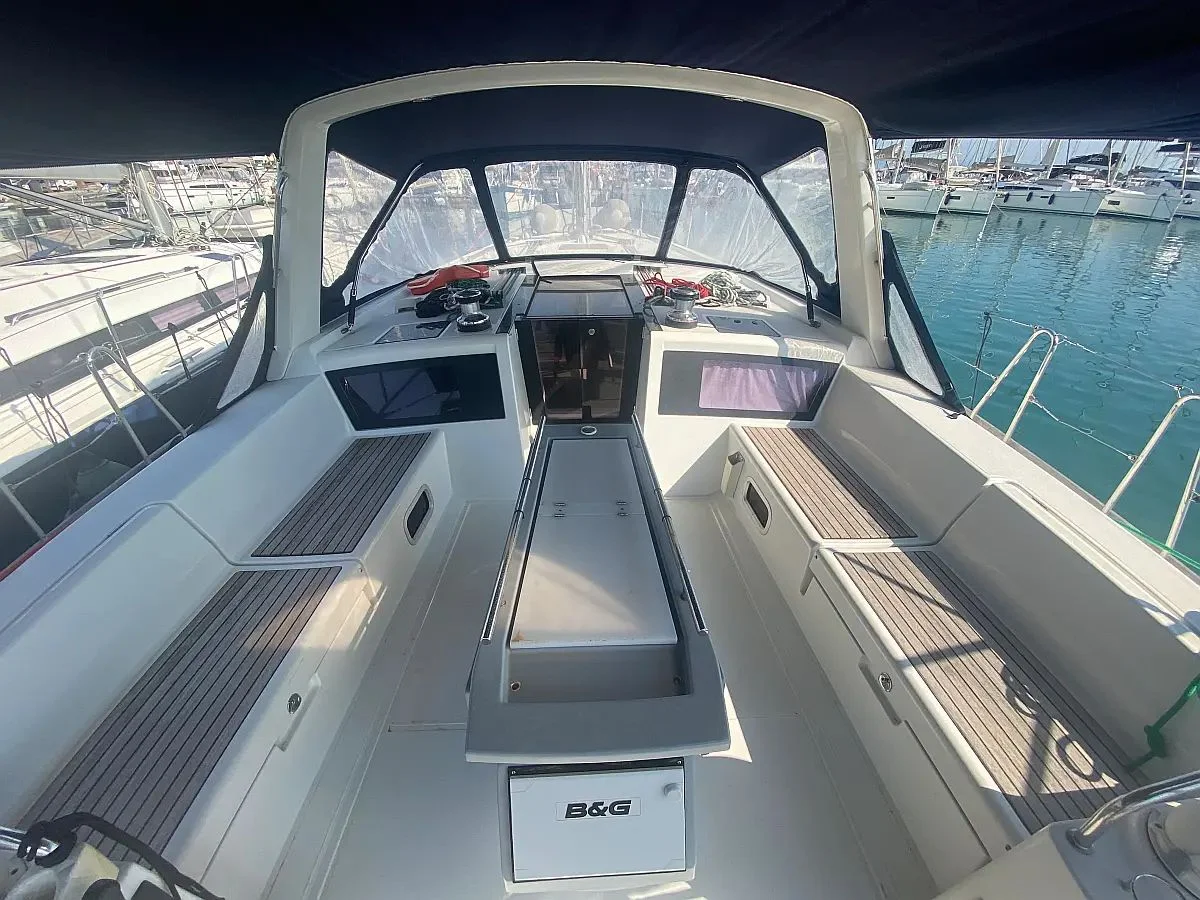 Bandol Sailing Yacht