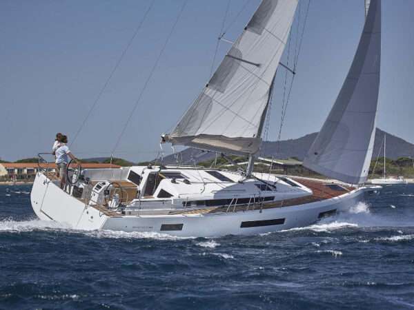 BLUE AURA / Sun Odyssey 440